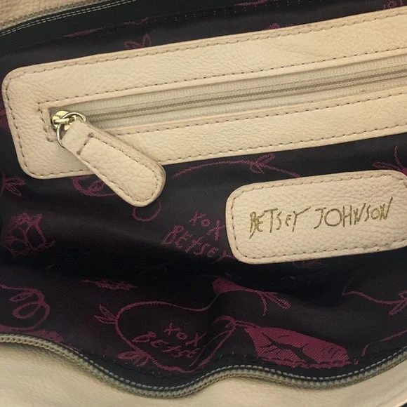 Betsy Johnson Oversized Roomy Quilted Heart Handbag Purse Crossbody Black Cream - Picture 10 of 15